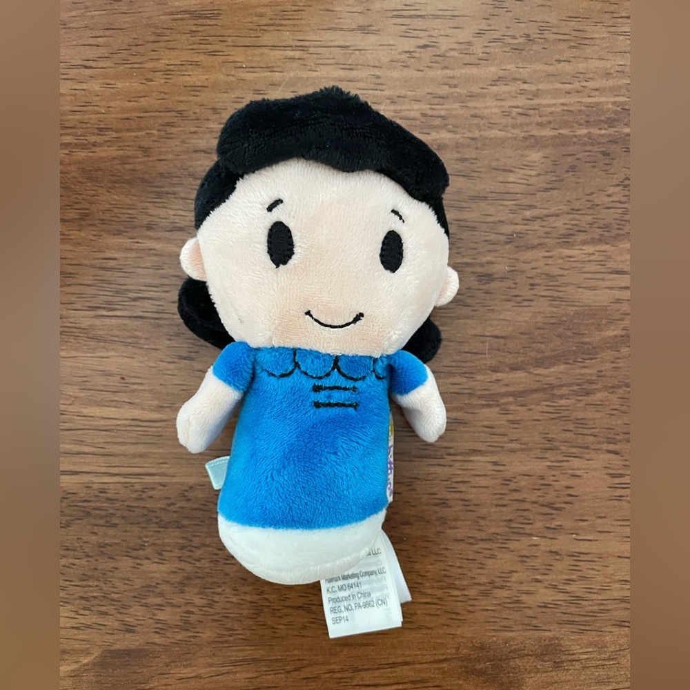 Hallmark Itty Bittys  Charlie Brown character Lucy